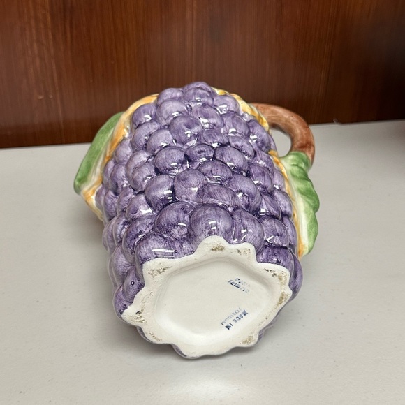 Vintage Majolica Pottery Embossed Grape shaped serving pitcher - Picture 7 of 15